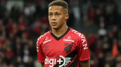 Vitinho pode pegar gancho pesado no Athletico (Foto: Joao Vitor Rezende Borba/AGIF)