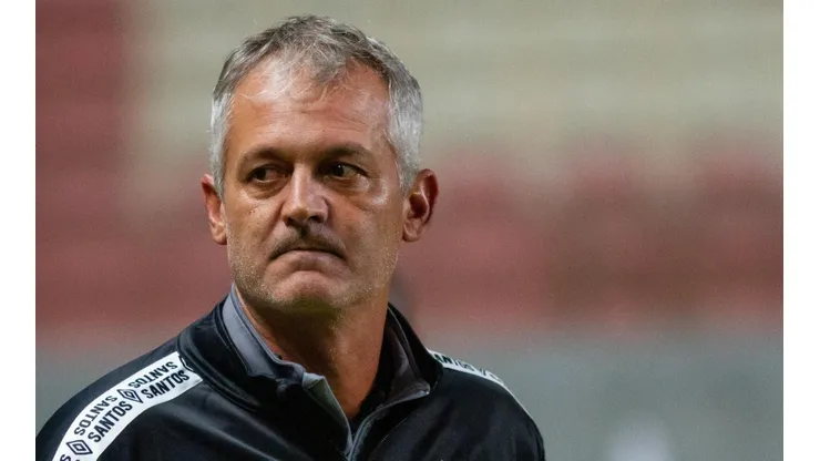 Fernando Moreno/AGIF/ "Que notícia triste", "que pena"; Torcida do Sport ironiza demissão de Lisca no Santos.