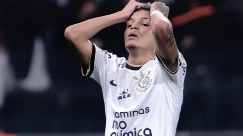 Foto: Ettore Chiereguini/AGIF - Vítor Pereira viu Adson ser assaltado após empate no clássico contra o São Paulo