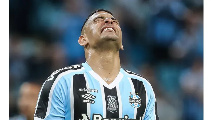 Gremistas fazem campanha nas redes sociais para atacante da Série A ser o substituto de Diego Souza