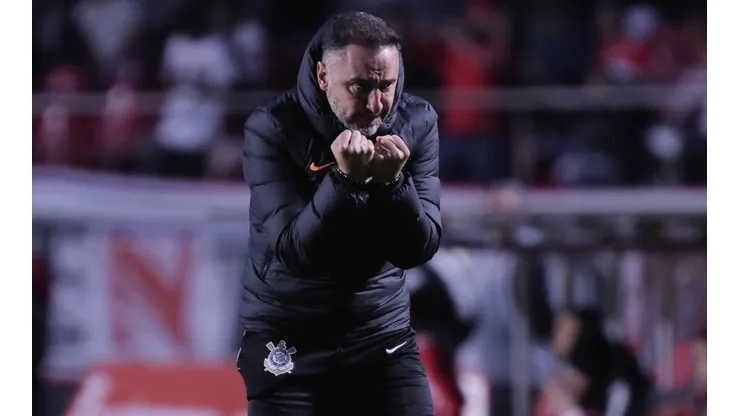 Foto: Ettore Chiereguini/AGIF - Vítor Pereira esbravejou contra a arbitragem do Majestoso