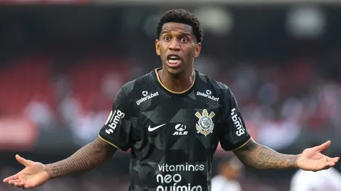 Agif/Marcello Zambrana - Gil explica pênalti contra o São PauloGil explica pênalti contra o São Paulo