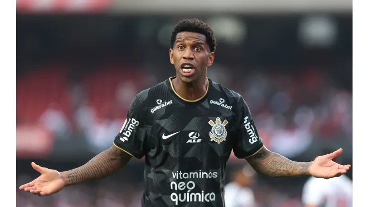 Agif/Marcello Zambrana - Gil explica pênalti contra o São PauloGil explica pênalti contra o São Paulo