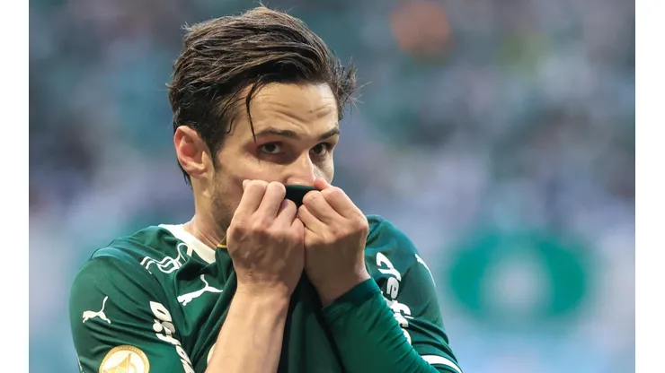 Marcello Zambrana/AGIF - Veiga em ação pelo Palmeiras.