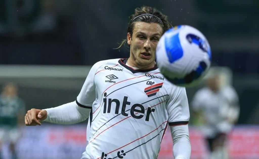 Canobbio pode assinar com o Vasco em 2025. Marcello Zambrana/AGIF/ Canobbio.