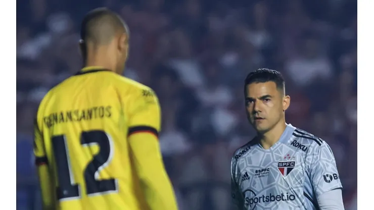 Felipe Alves não esconde o jogo e faz revelação sobre os bastidores do São Paulo na Sula: "Até gritei com ele..."