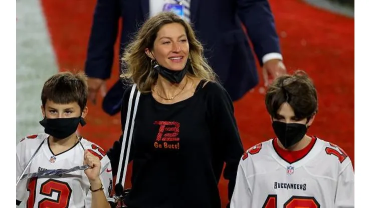 Gisele comemorando a vitória de Tampa Bay no Super Bowl 55