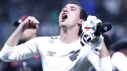 Foto: Ettore Chiereguini/AGIF - Pablo foi o heroi do Athletico na semi da Libertadores