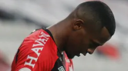 Carlos Eduardo quebra silêncio após causar lesão que tirou Arana da Copa