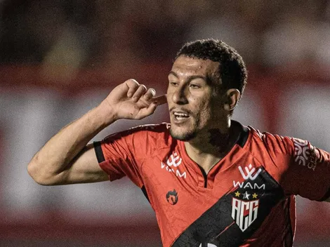 "Derrota na conta dele"; Nem Baralhas, nem Léo Pereira, torcida do Atlético-GO escolhe 'culpado' pela eliminação