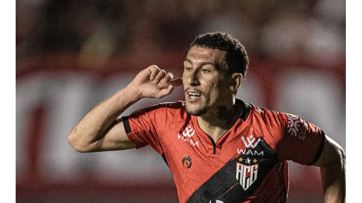 Foto: Heber Gomes/AGIF - Baralhas foi o primeiro a desperdiçar uma cobrança na disputa.