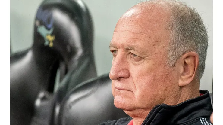 Foto: Robson Mafra/AGIF - Felipão terá que trabalhar para substituir Vitor Roque no Campeonato Brasileiro