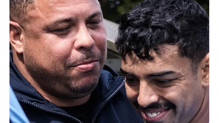 Foto: Gustavo Aleixo/Cruzeiro/Divulgação - Ronaldo e Matheus Bidu: defensor entrou na mira do Corinthians