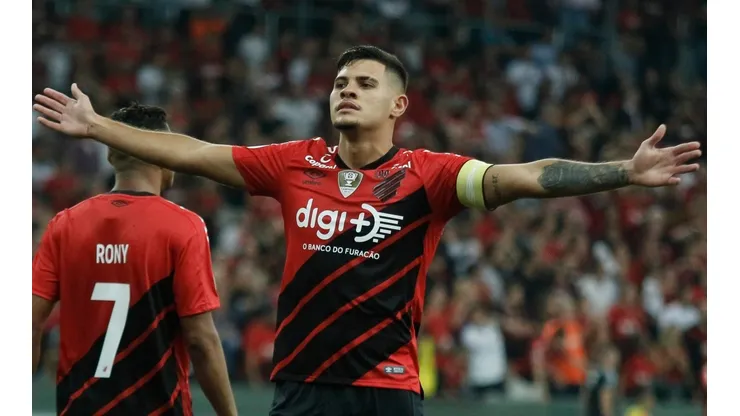 Foto: Gabriel Machado/AGIF - Bruno Guimarães: meia marcou nome na história do Athletico
