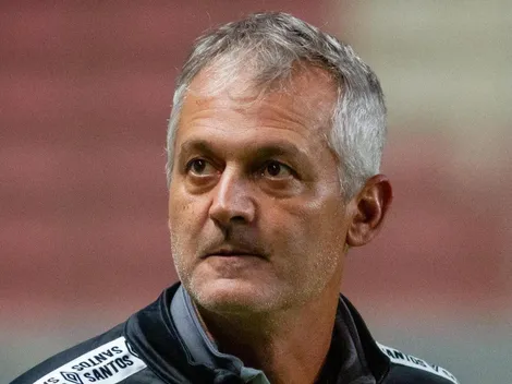 "Chorando pedindo”; Antigo alvo do Botafogo quer sair do Santos, afirma Lisca