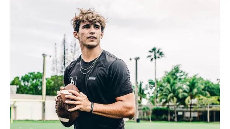 O quarterback brasileiro recebeu várias ofertas para o college