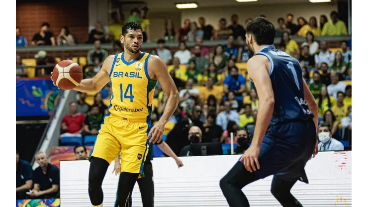 Brasil derrotou o Uruguai na noite desta segunda-feira (5)