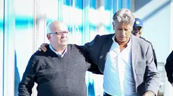 Renato diz "sim" e Romildo se aproxima de tirar destaque do futebol carioca