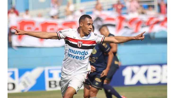 Foto: André Costa/Divulgação/Agência Botafogo | Foto: Salatiel foi autor do gol do triunfo do Botafogo-SP