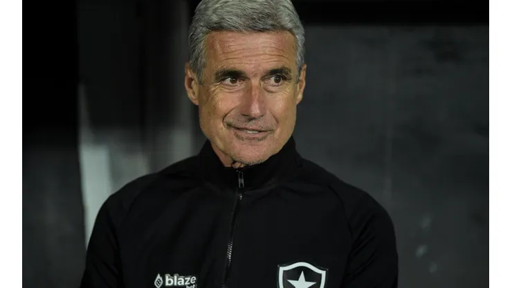 Thiago Ribeiro/AGIF/ "Aliar o resultado à exibição"; Luís Castro revela bastidores da vitória sobre o Fortaleza.
