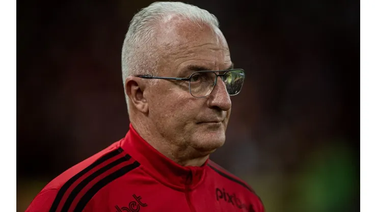 Foto: Thiago Ribeiro/AGIF | Rodinei é titular no Flamengo de Dorival Jr