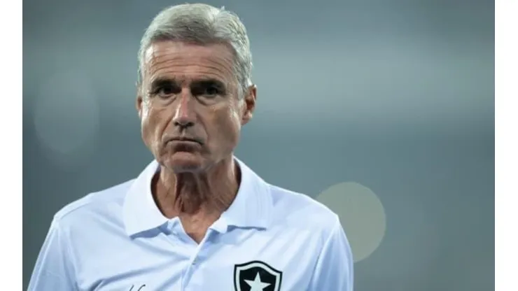Foto: Jorge Rodrigues/AGIF/ "Deverá ter..."; Luís Castro revela real estado de Rafael após choque na cabeça.