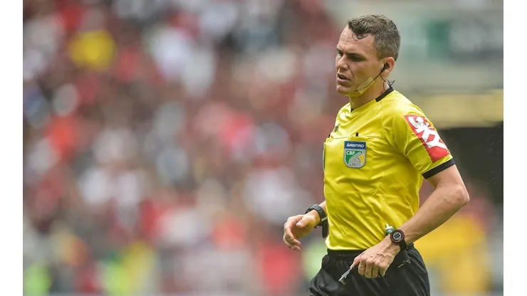 Foto: Thiago Ribeiro/AGIF | Árbitro teria falhado em lance envolvendo Vidal