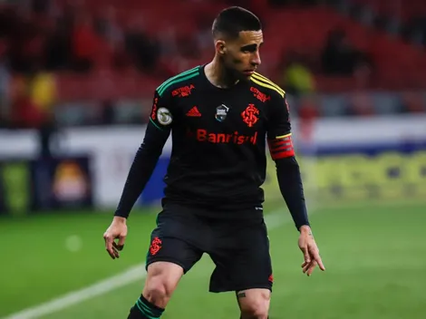 Volante do Inter 'manda recado' a atacante do Corinthians: "Algumas dicas"