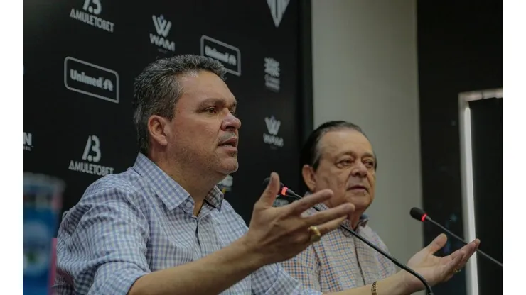 Foto: Flickr oficial do Atlético-GO / Adson em coletiva.