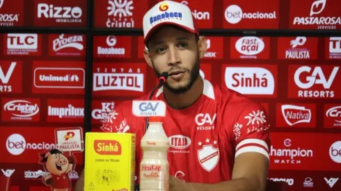 Foto: Fernando Brito/Vila Nova - Jonata Bastos deixou o Vila Nova após dois meses