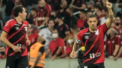 Foto: Robson Mafra/AGIF - Pablo e Terans: dupla deve ser titular do Athletico contra Fluminense
