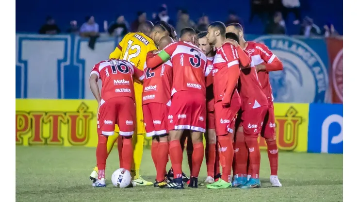 Foto: Fernando Teramatsu/AGIF - CRB tem problemas com cartões amarelos
