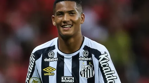 Pedro H. Tesch/AGIF - Ângelo puxa fila de melhores jovens do mundo no Santos