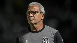 Thiago Ribeiro/AGIF - Hélio no comando da Ponte Preta.