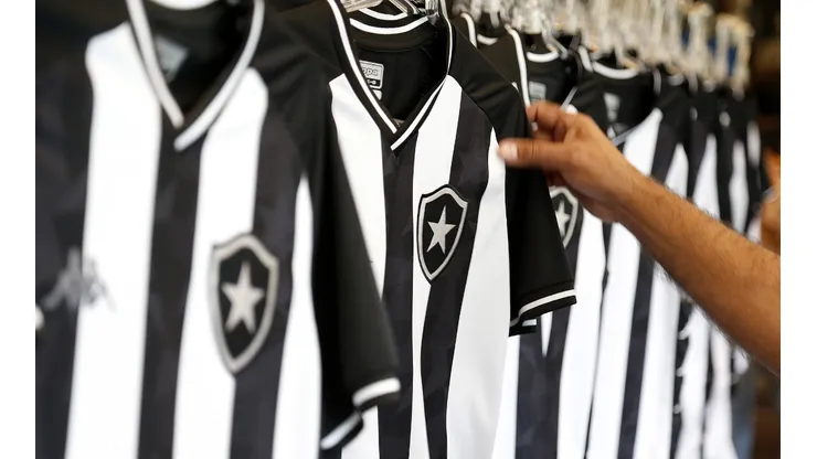 Foto: Vitor Silva/Botafogo - Disputa entre fornecedores para 2023 continua no Botafogo