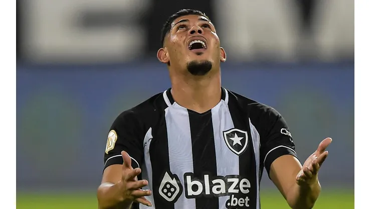 Erison abre o jogo sobre saída do Botafogo e manda recado para os torcedores