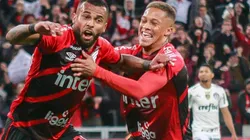 Alex Santana jogador do Athletico-PR comemora seu gol durante partida contra o Palmeiras - Foto: Gabriel Machado/AGIF