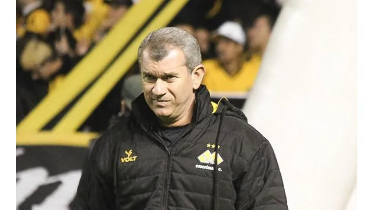 Foto: Celso da Luz/Criciúma E.C - Tencati é um dos técnicos mais longevos do país.