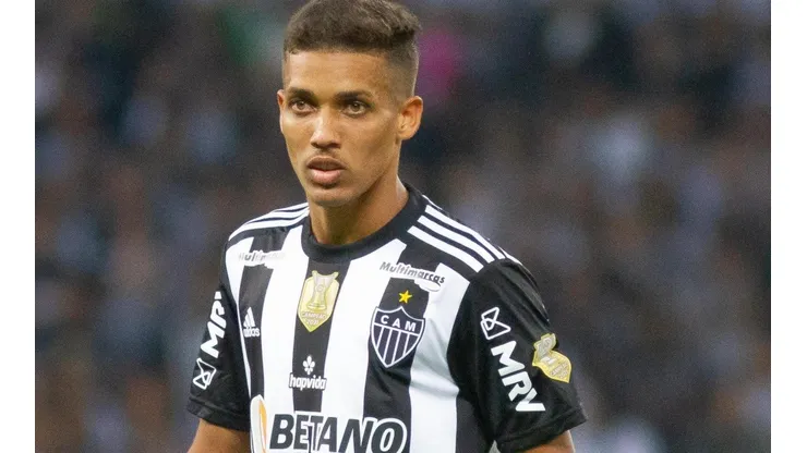 Foto: Fernando Moreno/AGIF - Pedrinho: lesão do meia-atacante do Atlético é grave
