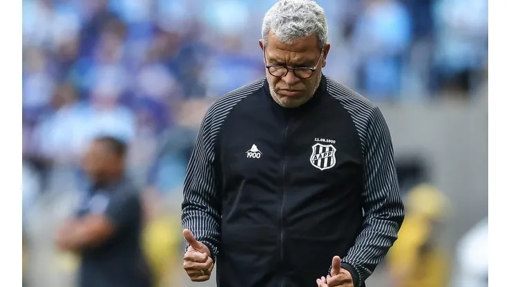 Pedro H. Tesch/AGIF - Hélio no comando da Ponte.