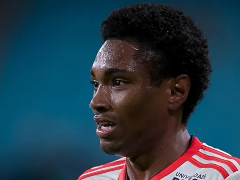 “Apresento o…”; Vitinho abre as portas e torcida do Flamengo “indica” estrela de 500k/mês aos sheiks