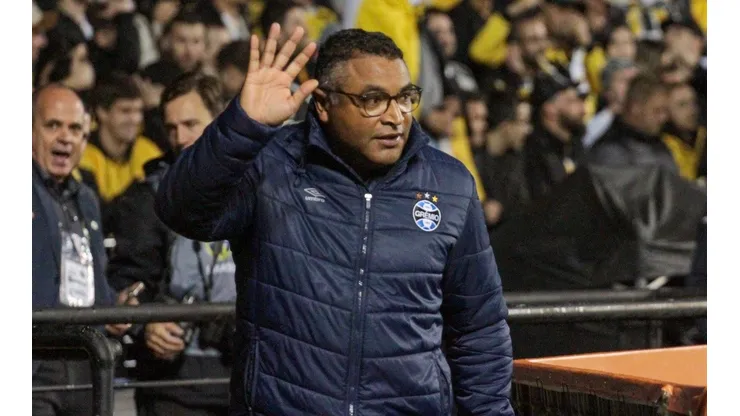Foto: Lucas Sabino/AGIF - Roger Machado: técnico é alvo de críticas da torcida do Grêmio