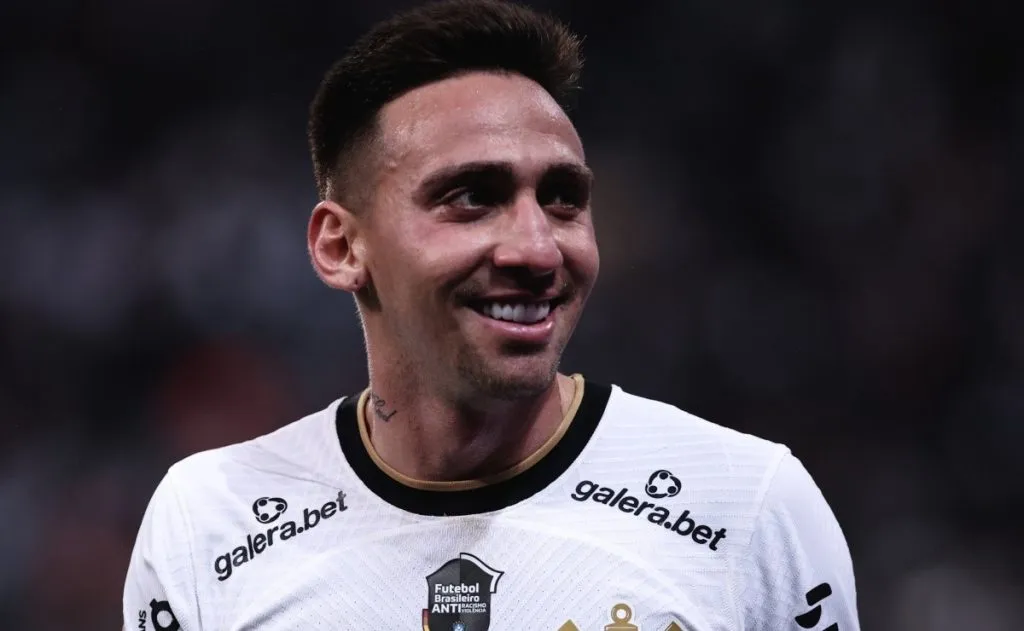 Mosquito negociou com o Santos a pedido de Fábio Carille – Foto: Ettore Chiereguini/AGIF