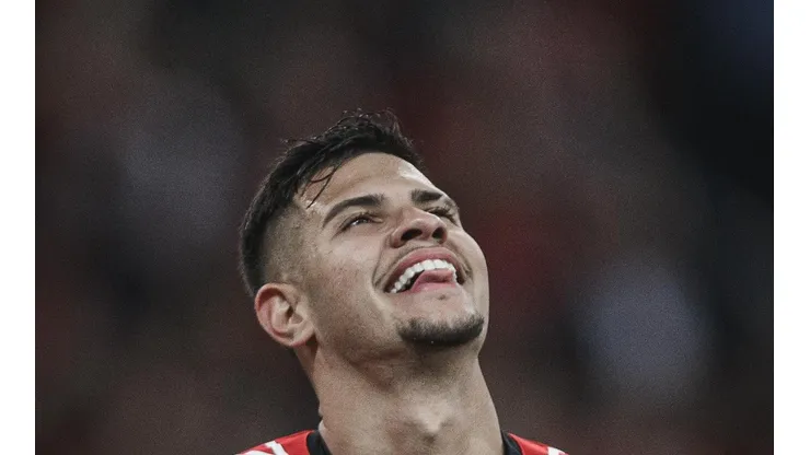 Newcastle não para em Bruno Guimarães e prepara 'caminhão de dinheiro' por titular do Vasco