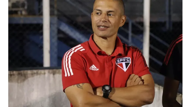 Alex de Souza comanda o sub-20 do São Paulo (Foto: Rubens Chiri/São Paulo FC)