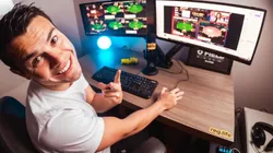Gustavo Mastelotto se tornou campeão mundial de poker (Foto: Reprodução instagram oficial Gustavo Mastelotto @22ehnutzz)