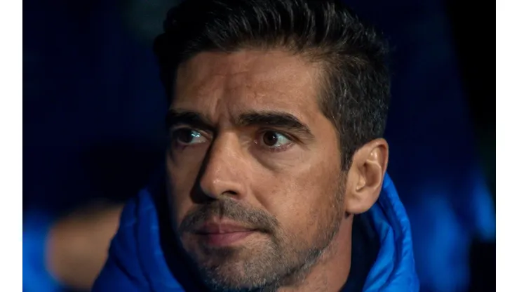 Abel “barra” dois atacantes para a semifinal da Libertadores