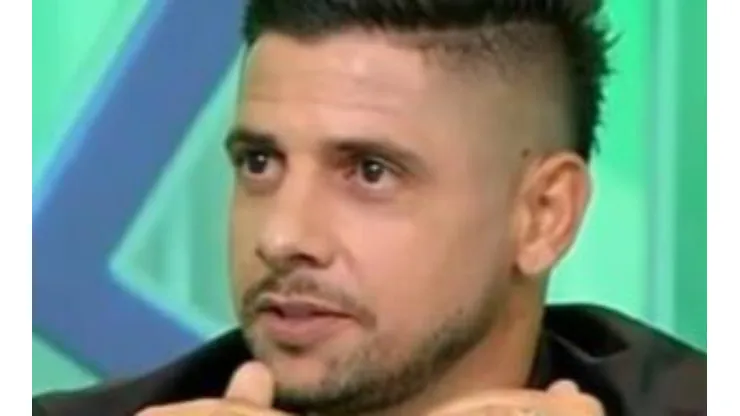 Cicinho em análise sobre o futebol brasileiro - Foto: Reprodução/SBT
