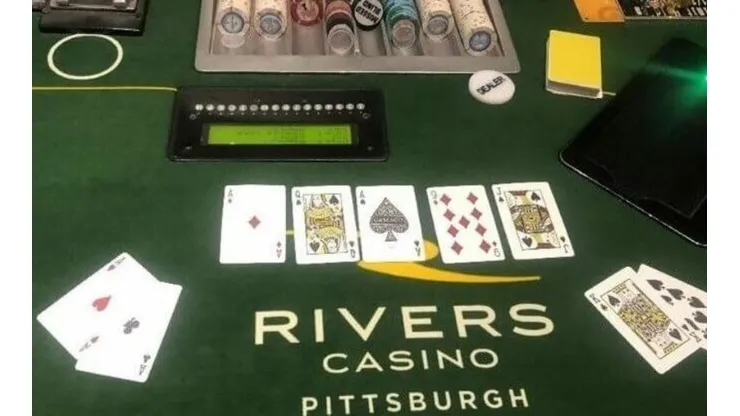 Mão de cinema aciona 'bad beat jackpot' (Foto: Reprodução Twitter oficial Cassino River @WinBigRivers)