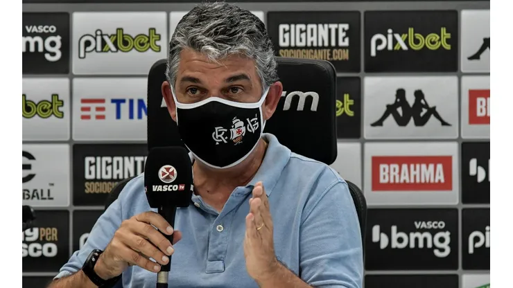 Carlos Brazil, homem forte do Vasco (Foto: Thiago Ribeiro/AGIF)